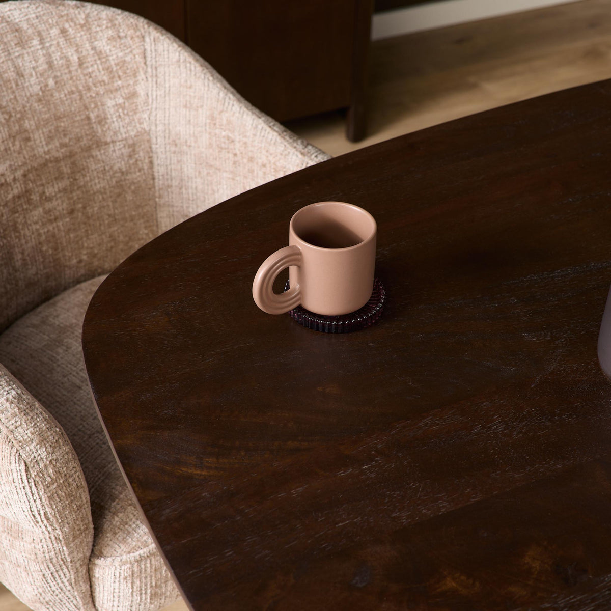 Eettafel Sova Ovaal Bruin met zandkleurige poot