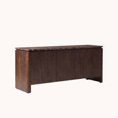 Aika Iwa tv-meubel in donkerbruin hout met een luxe marmeren bovenblad en strakke, afgeronde hoeken.