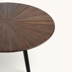 Bijzettafel Koto, set van twee ronde tafels met straalsgewijs houtpatroon