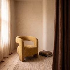 Fauteuil Ivar Geel in interieur, eerste opname